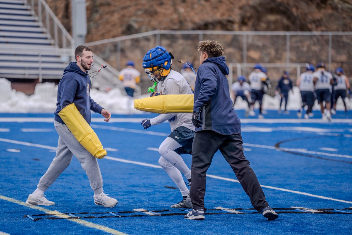 CoachJZamot's tweet image. Spring Ballin’ ⚡️

#FAST