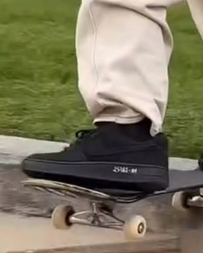 JustFreshKicks tweet media