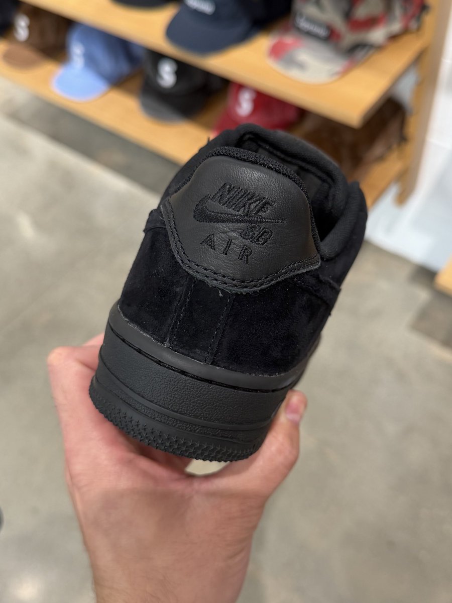 JustFreshKicks tweet media