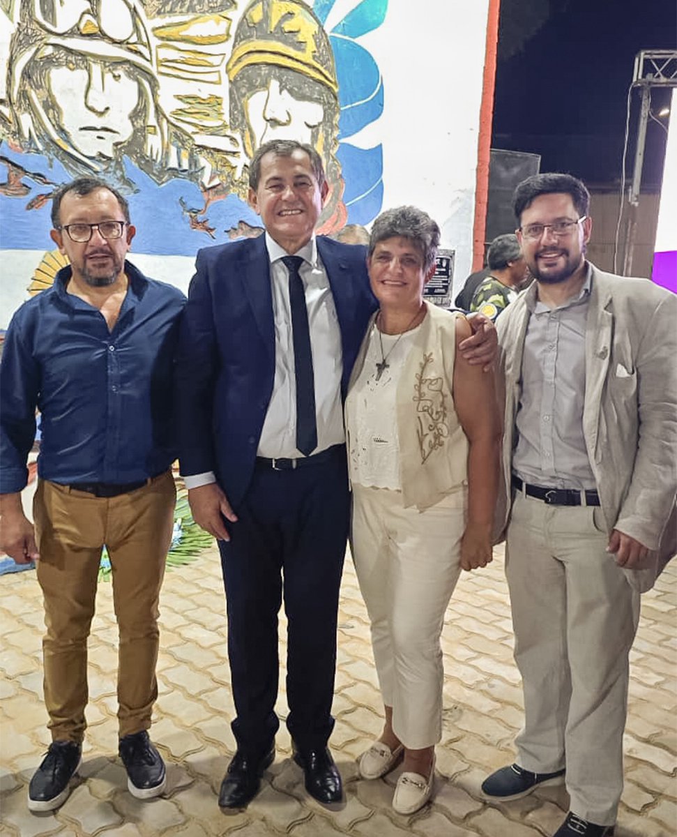 gabrielaneme's tweet photo. HOMENAJE A NUESTROS HÉROES DE MALVINAS EN LAS LOMITAS

Por primera vez, la Cámara de Diputados de la Nación homenajeó a nuestros héroes de Malvinas en Las Lomitas, gracias a la gestión de nuestro diputado, Atilio Basualdo.

Junto al intendente Pablo Basualdo y Mattia Cánepa, rendimos homenaje a cada héroe lomitense, acompañados por la Asociación de Ex Combatientes Movilizados, en un acto cargado de emoción y profundo respeto.

Hoy algo cambió: elegimos honrar a nuestros héroes como se merecen, con hechos que nacen del corazón y con la convicción de que su entrega no se olvida ni se negocia.