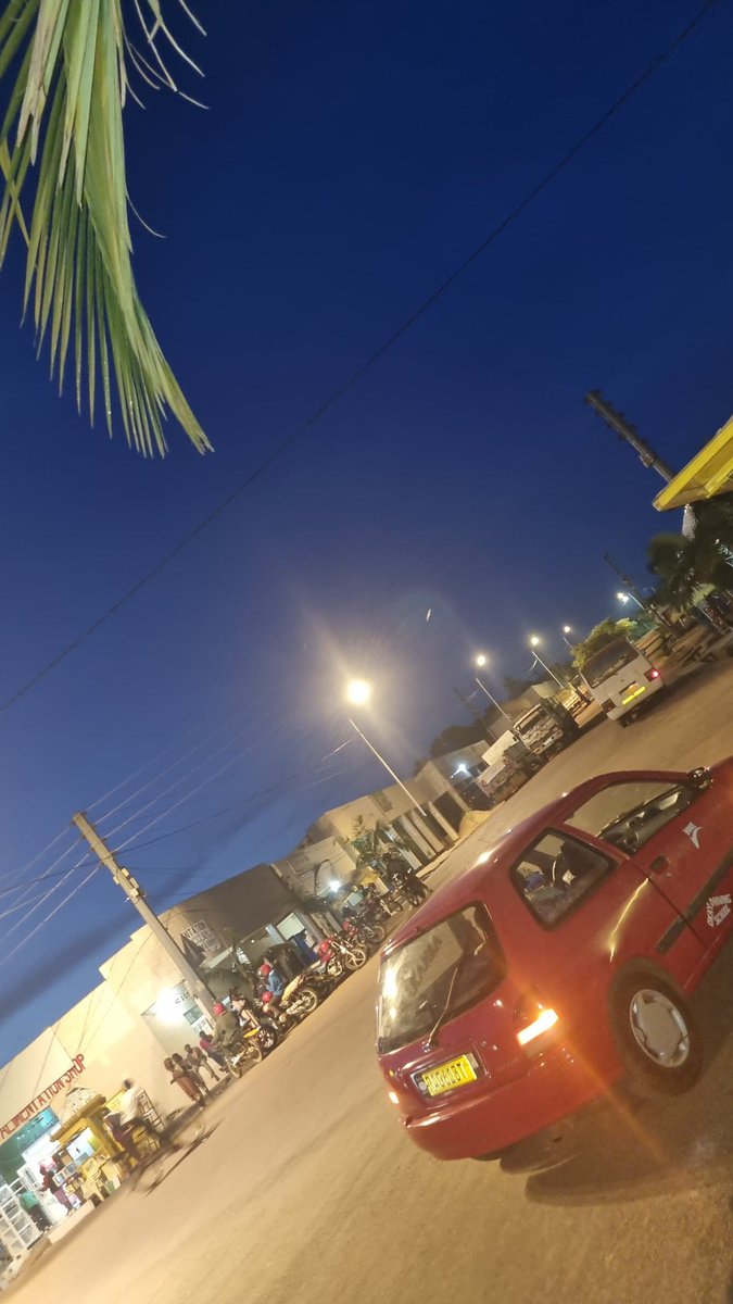 de_ndoli's tweet image. Good evening Rwanda.
Good evening @GatsiboDistrict 
Umugi wa Ngarama @NgaramaSectorR mu isura shya, ubu turi 6:37' PM umugi wose wamaze gucanirwa , igisubizo kubacuruzi bo muri Ngarama ✅ byose tubikesha imiyoborere myiza ya Nyakubahwa President wacu bwite #PaulKagame ishyira