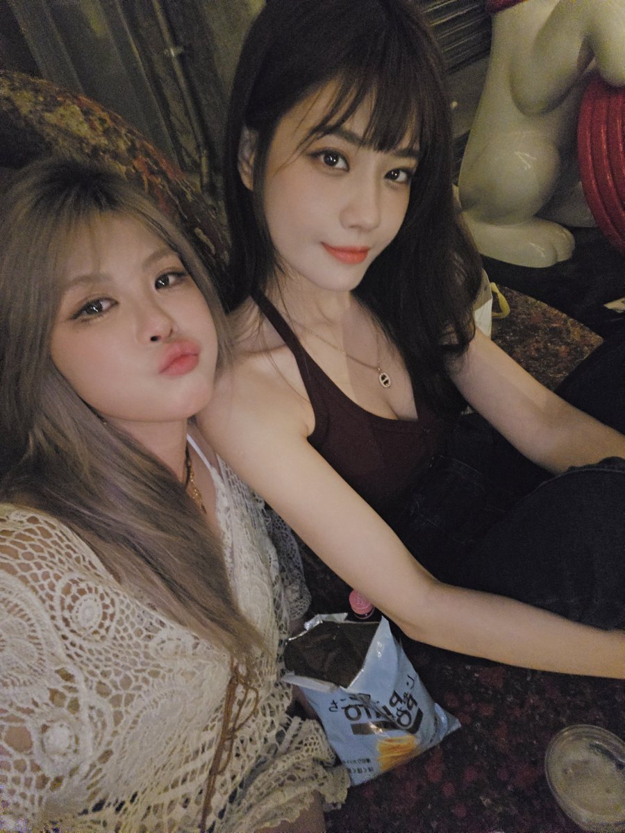 NatashaLee tweet media