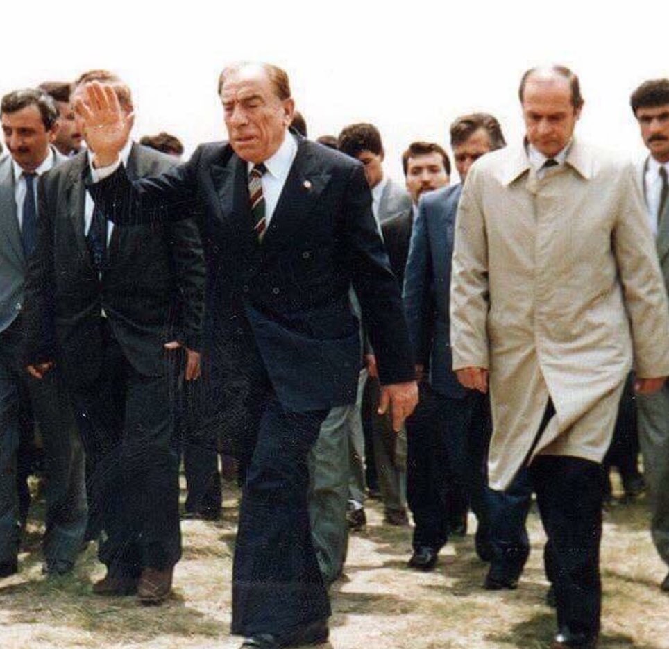 Eğilmez başını, sönmez imanını rehber edindik !

Hasretle, rahmetle ve tükenmek bilmez bir inanmışlıkla haykırıyoruz 

BAŞBUĞ TÜRKEŞ !