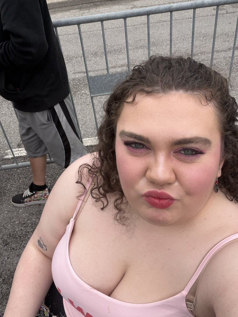 linnea🫧⊬ SHAKY KNEES tweet media