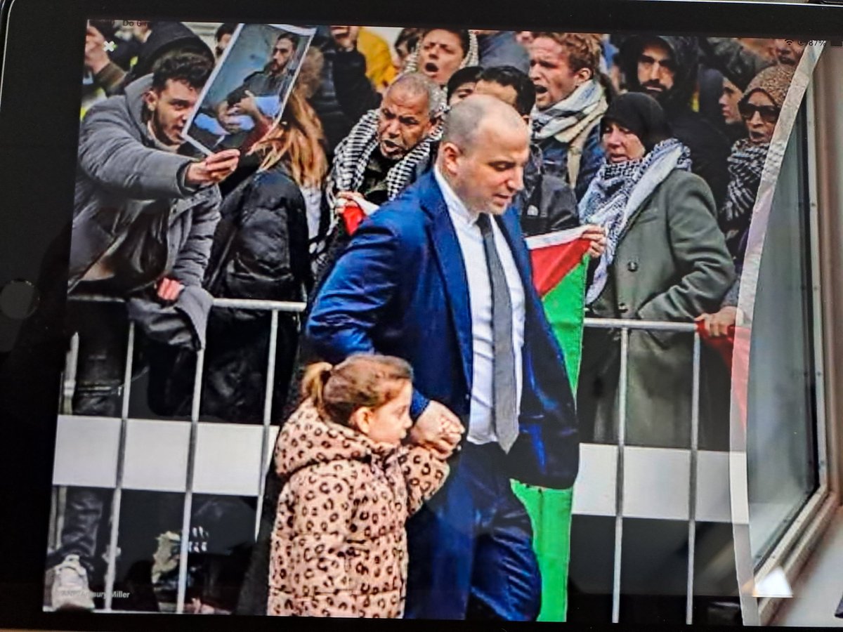 <a href="/EenExWokeDocent/">Een ex-woke docent</a> Vanaf deze dag wist het schorem dat ze een vrijbrief hadden.