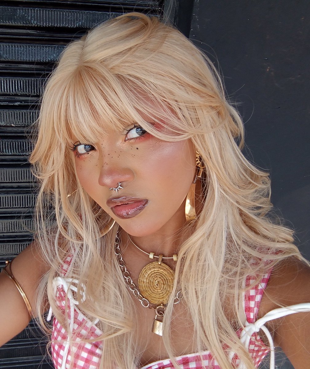 caroleta tweet media