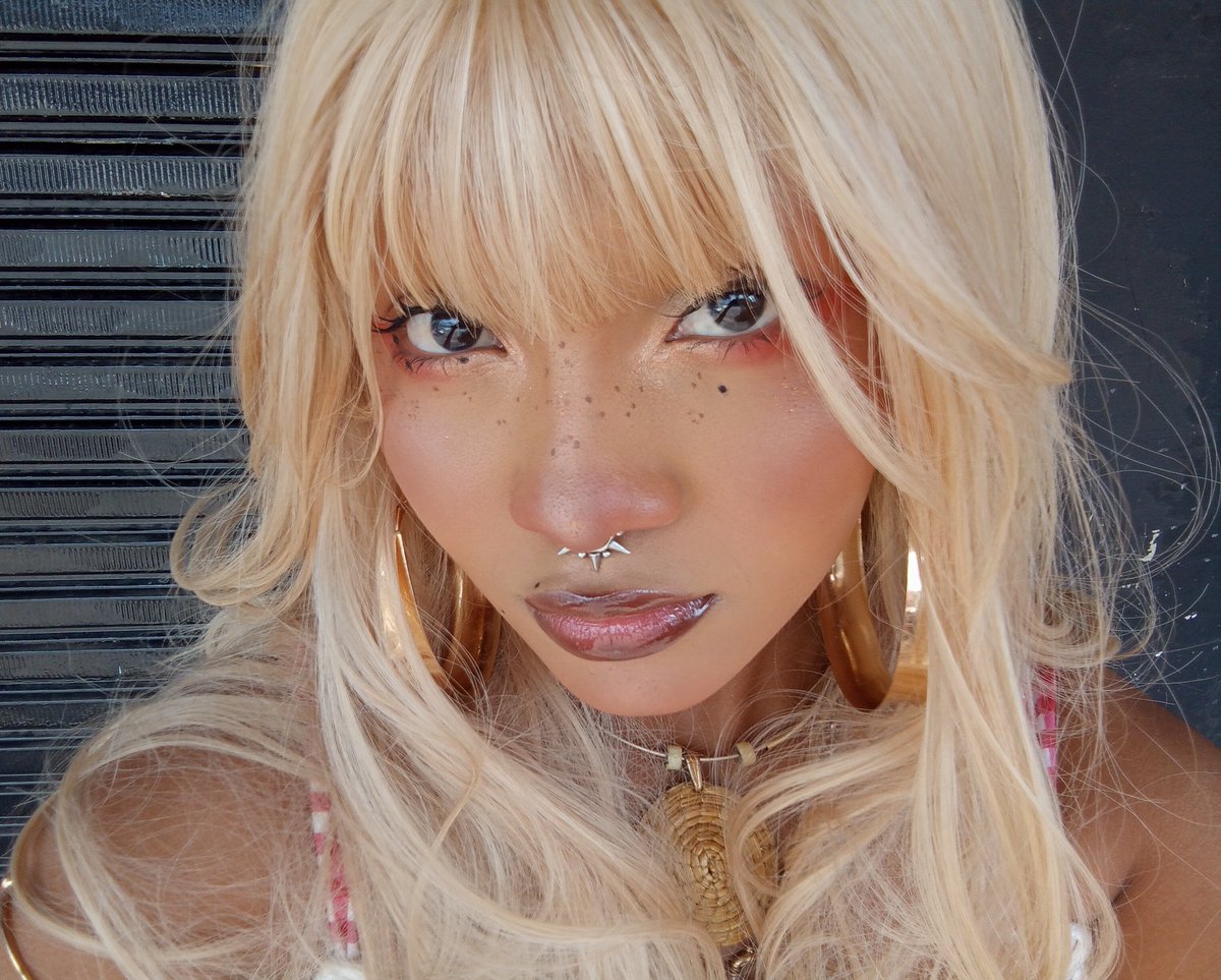 caroleta tweet media