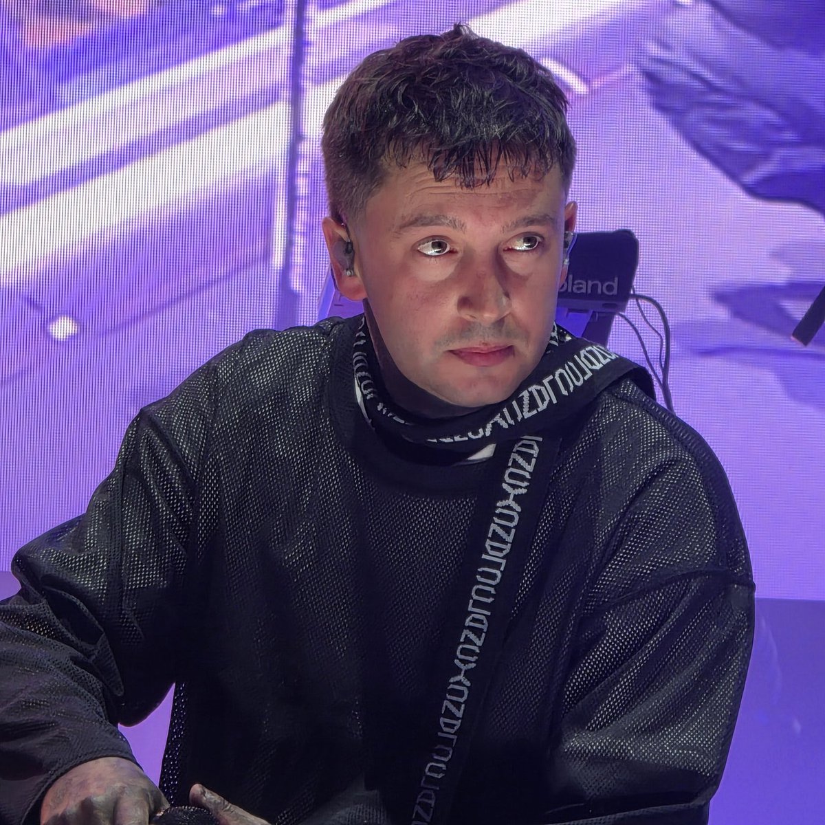 bella ⊬ tweet media