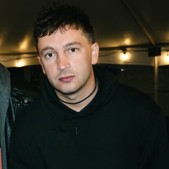 bella ⊬ tweet media