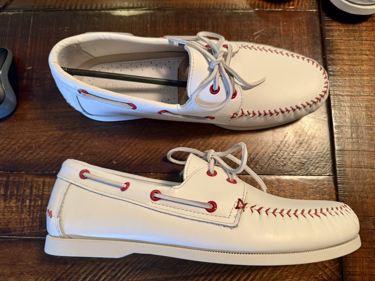 RochieWBZ's tweet image. Celebrating #OpeningDay with some brand new shoes that feature some beautiful stitching! #Quoddy @redsox