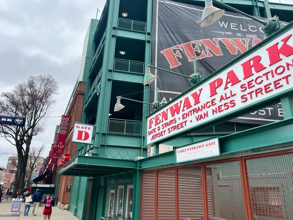 RochieWBZ's tweet image. Celebrating #OpeningDay with some brand new shoes that feature some beautiful stitching! #Quoddy @redsox