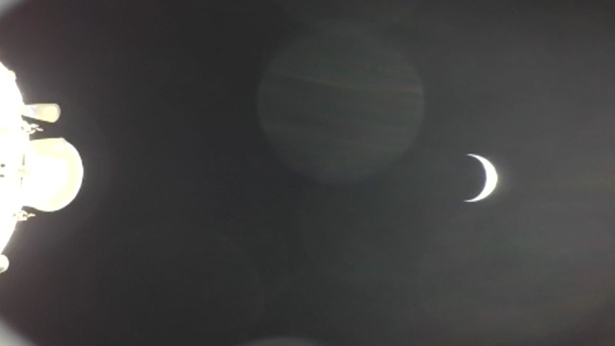 astroimper's tweet photo. Bye bye Earth...

La nave Orion alejándose de la Tierra rumbo a la Luna #Artemis

Viernes 3 de abril, 16:50 h GMT https://t.co/QbmGeWPhjo