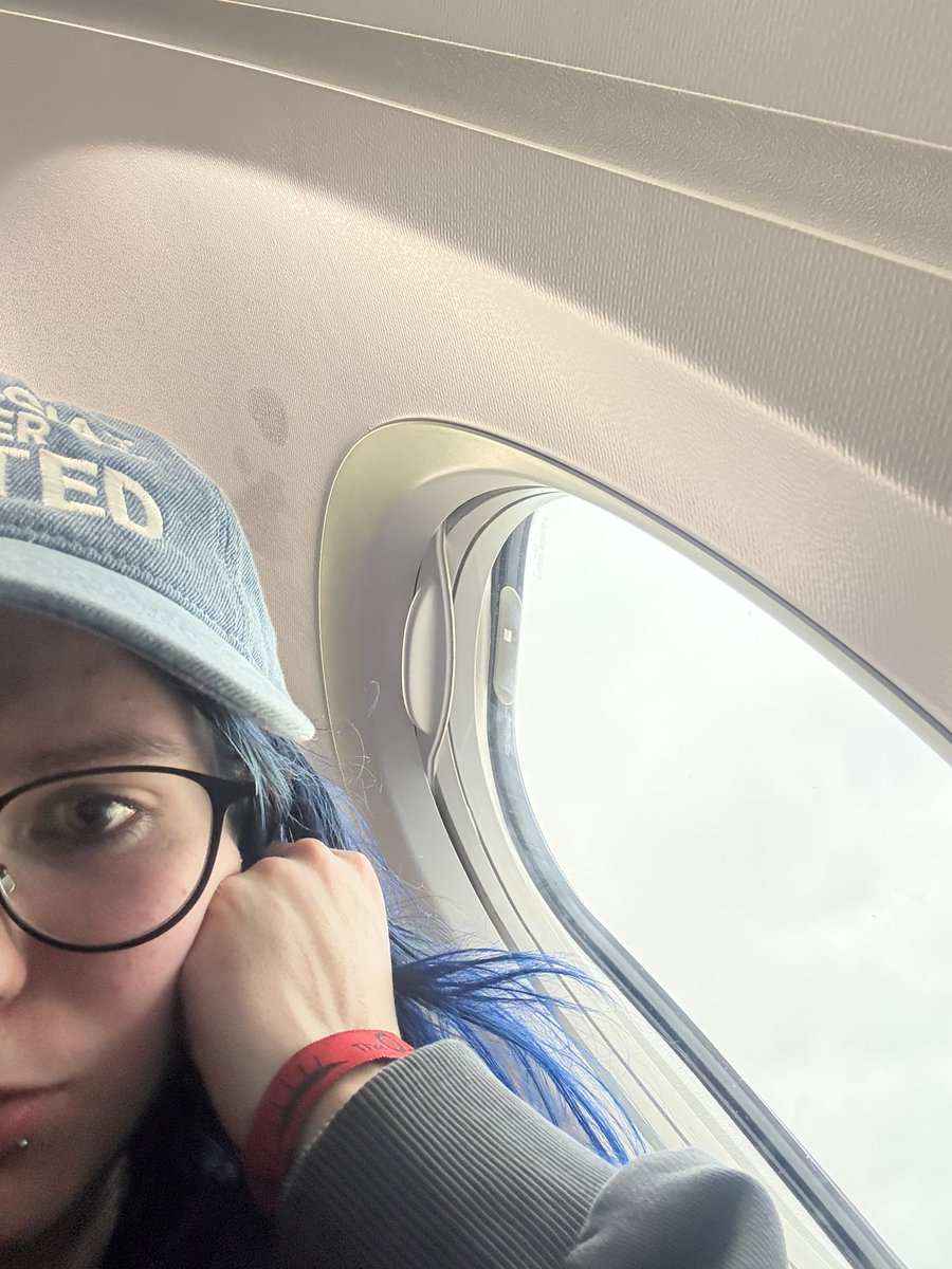 ★ ashton ★ on tour tweet media