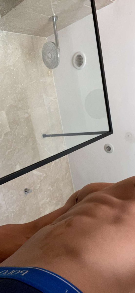 AlphaTomWills's tweet photo. Shower time 🌶️🚿 https://t.co/aqlXy3JBQO
