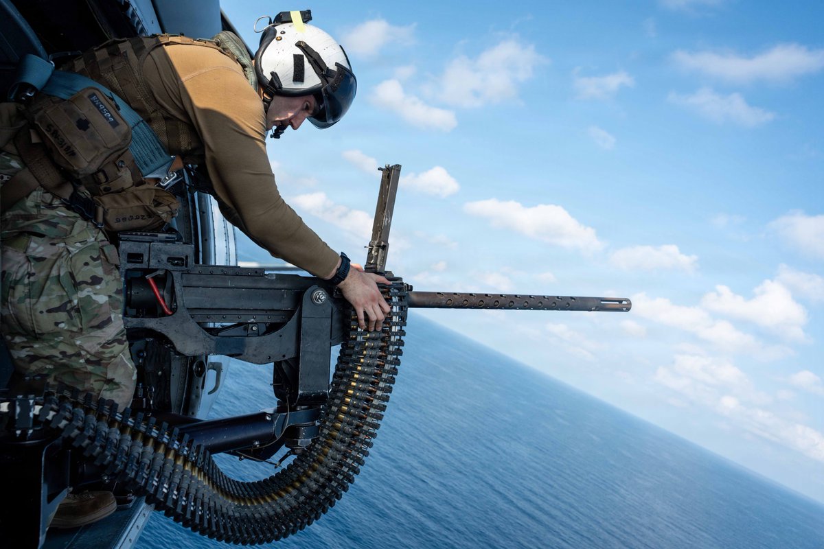 USPacificFleet's tweet image. Precision at Sea🎯 

Sailors aboard @USSBlueRidge and HSC-12 conduct a live-fire exercise in the Philippine Sea, March 14, 2025. 🌊

"Success in combat requires a bias for action." - Fleet Order: Professionalism. ⚓️

#USNavy #USPacificFleet #Readiness