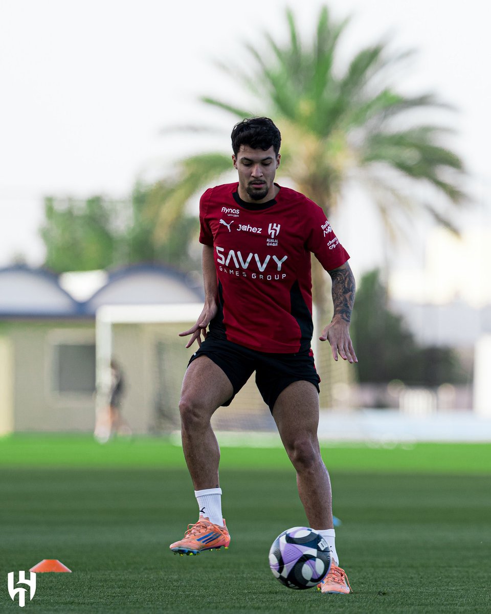 المدرج الأزرق tweet media