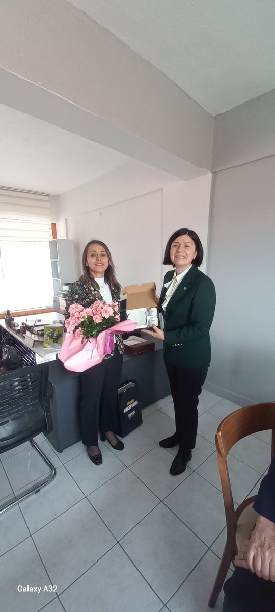 KevserOfluoglu's tweet photo. Bugün Güdül İlçe başkanımız Aylin Altındal’ı,
GİK Üyemiz @SuzanYksel18,
Yenimahalle ilçe başkanımız @SevgiYALAV06 , Ankara kadın ve aile politikaları başkanımız @MineEbruSenturk  ve  dava arkadaşlarımızla birlikte ziyaret ettik.
İnanmış , dinamik ve kararlı ilçe başkanımıza ve yönetimine başarılar diliyoruz.