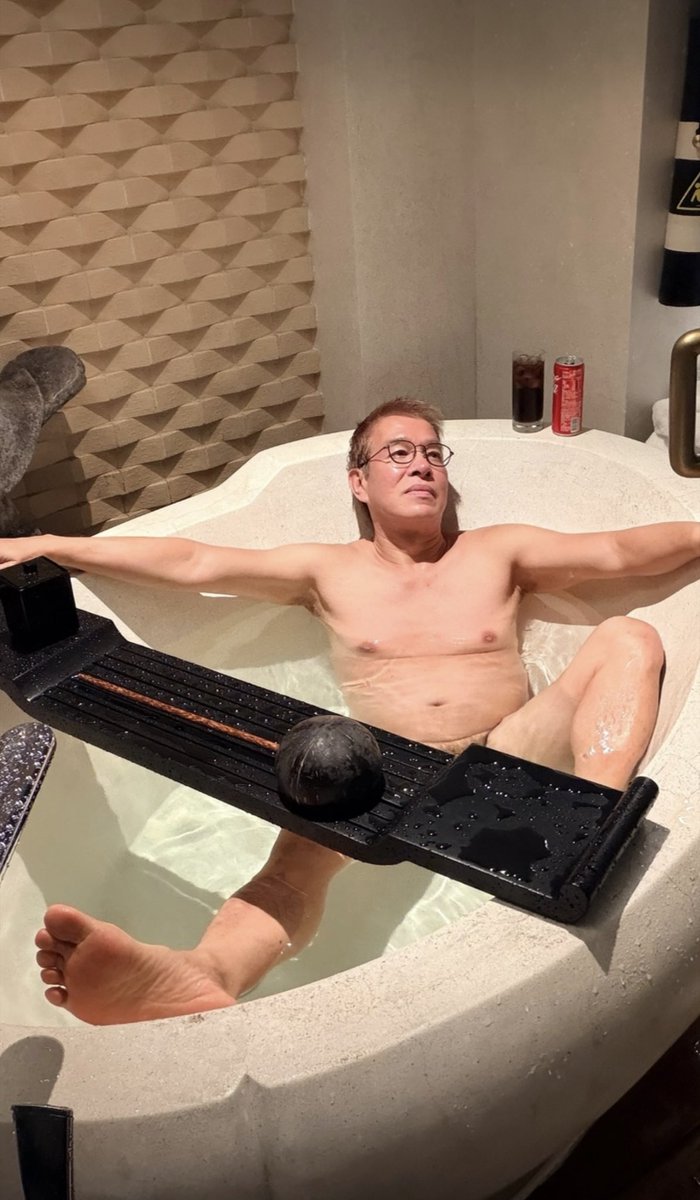 ชอบลุงขาวๆอวบๆมีพุงครับ ❤️ tweet media