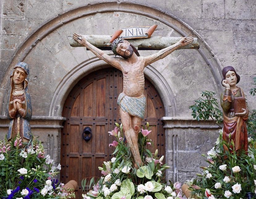 Despedida:

Descienda, #Señor, tu bendición abundante sobre tu pueblo que ha celebrado la muerte de tu Hijo con la esperanza de su #resurrección; llegue a él tu perdón, reciba el consuelo, crezca su #Fe y se afiance en él la salvación eterna.
Por #Jesucristo nuestro Señor. Amén.