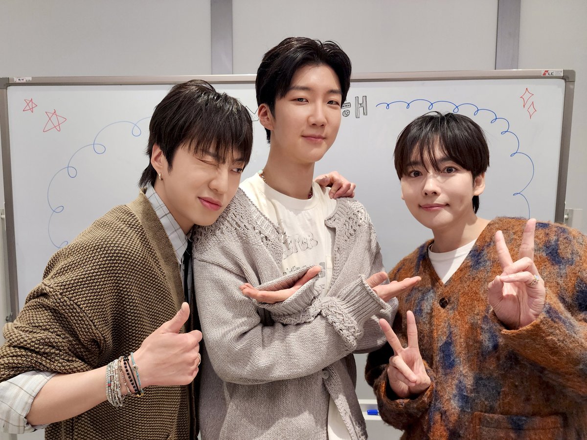 #THANKUINNERCIRCLE

요즘 유행 진짜 훅훅 바뀌는 듯
두쫀쿠 유행 끝나가니까 봄동비빔밥 유행함
그럼 다음은 무조건 위너겠지🤞🏻💙

#WINNER #위너 #승승TV시즌2 #WINWINTVS2 #EP11