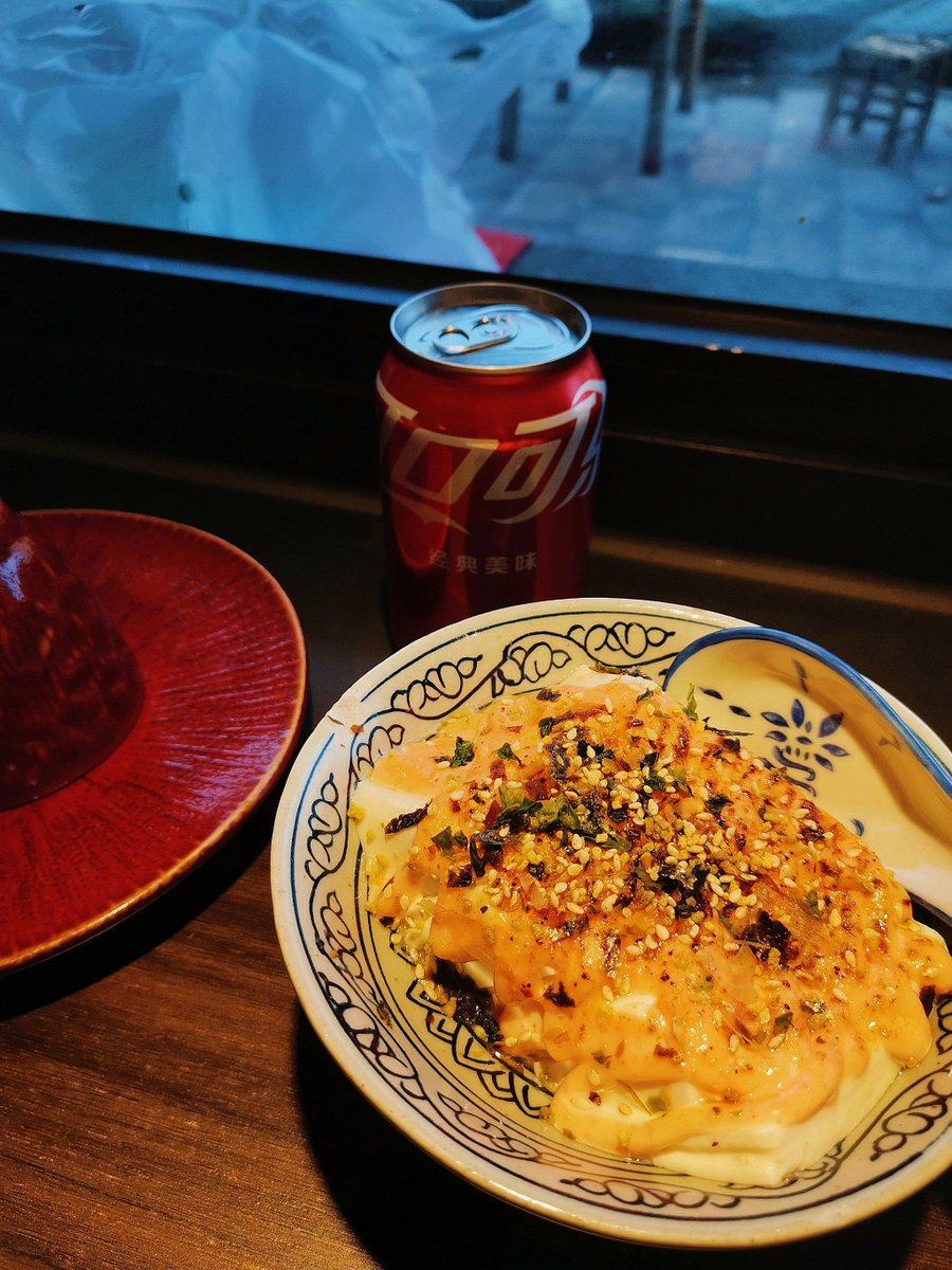 ashley robertson tweet media