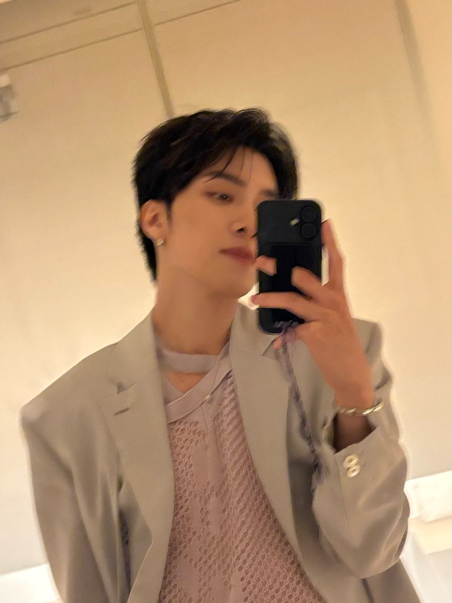 hendery 𝘧𝘪𝘭𝘮 tweet media