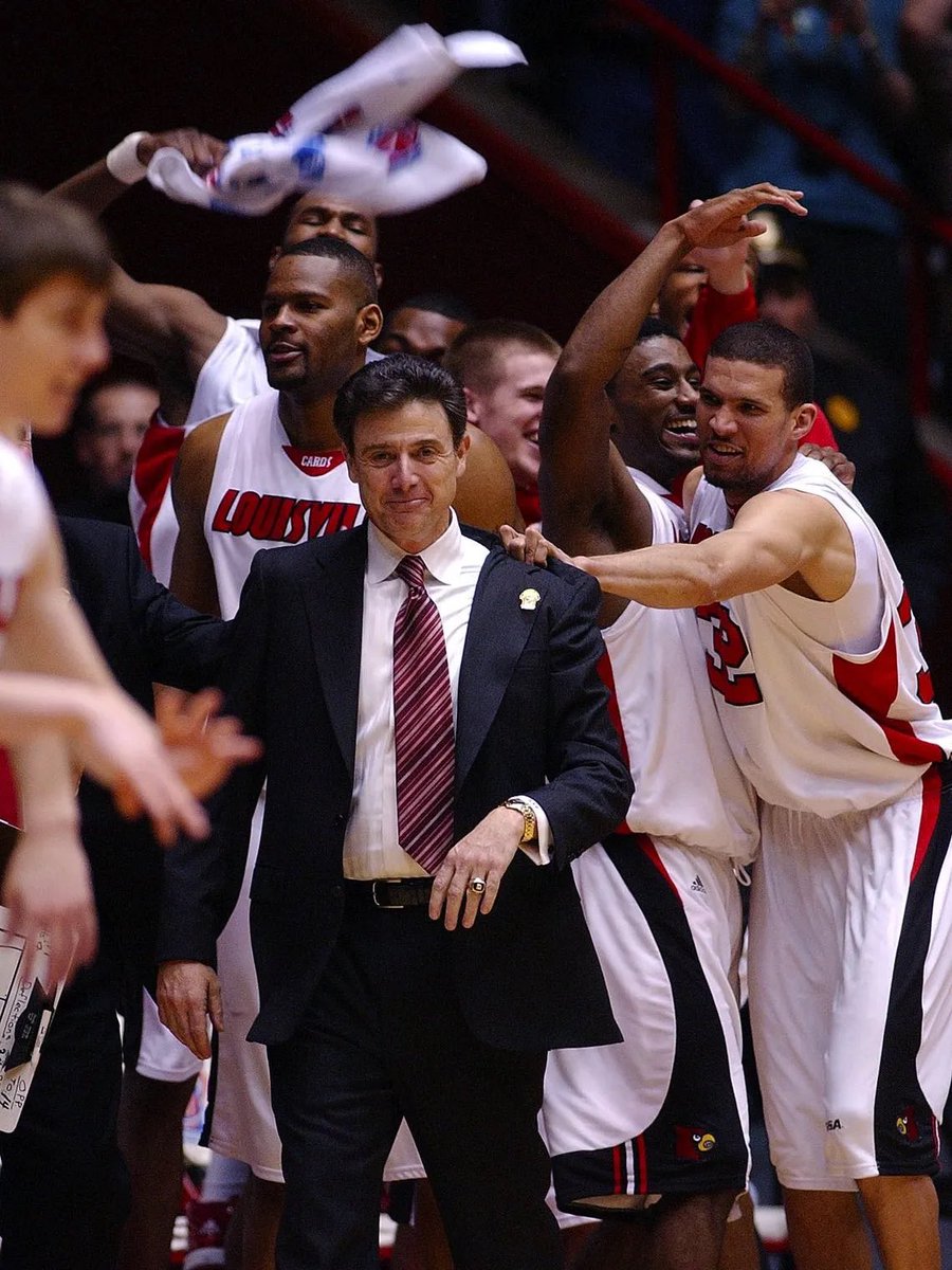 KLW0408's tweet photo. Exactly 21 years ago today, UofL played in one of the most exhausting &amp; exciting Elite 8 games in NCAAT history 

Louisville 93
West Virginia 85 https://t.co/ce5BHNHCP7