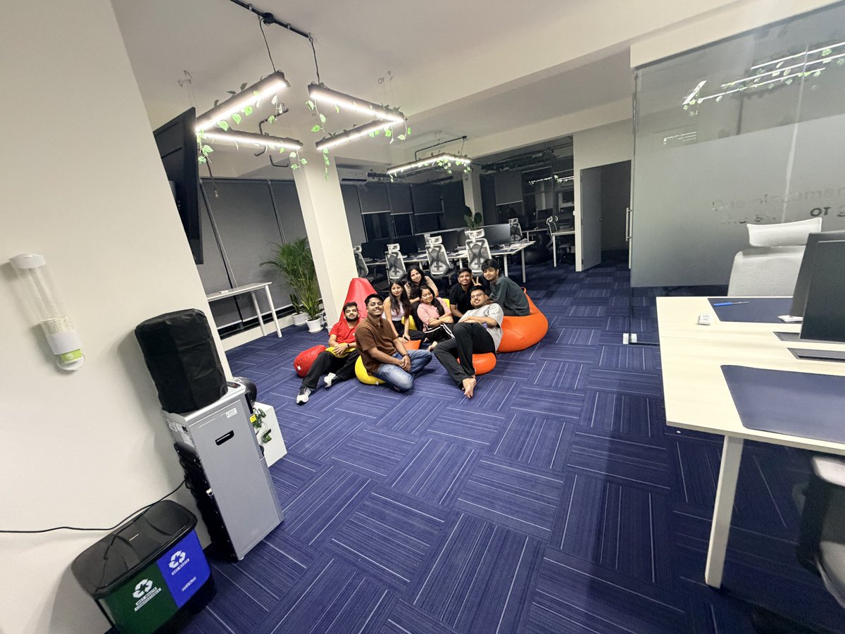 whoavidwivedi's tweet photo. Ek minute…
OFFICE???
Matlab… actual office???

Nahi bhai, yeh normal cheez nahi hai.

Kisi aur ke liye yeh bas ek workspace hoga.
Par jo logon ne is journey ko screen se reality bante dekha hai na…
unke liye yeh bahut personal hai.

Kabhi sirf videos the.
Phir sheets aayi.
Phir courses.
Phir ek community bani.
Phir ek movement ban gaya.

Aur ab…
us sapne ka address bhi hai.

That hits differently.

Sach bolu toh,
yeh dekh ke woh feeling aati hai jo words mein properly explain hi nahi hoti.

Bas itna hi
bahut badi cheez ban rahi hai.
Aur usse aur bhi special banata hai yeh fact
ki humne isse grow hote dekha hai.

Too, too special.
Congratulations 🎉 @striver_79
@takeUforward_ team ✨

p.s. completed half a year at @takeUforward_ today 🤍