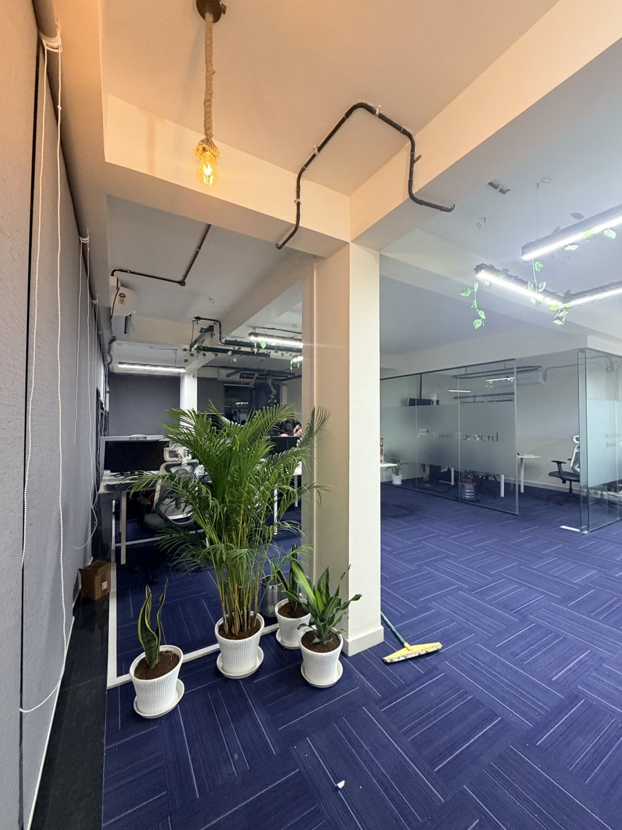 whoavidwivedi's tweet photo. Ek minute…
OFFICE???
Matlab… actual office???

Nahi bhai, yeh normal cheez nahi hai.

Kisi aur ke liye yeh bas ek workspace hoga.
Par jo logon ne is journey ko screen se reality bante dekha hai na…
unke liye yeh bahut personal hai.

Kabhi sirf videos the.
Phir sheets aayi.
Phir courses.
Phir ek community bani.
Phir ek movement ban gaya.

Aur ab…
us sapne ka address bhi hai.

That hits differently.

Sach bolu toh,
yeh dekh ke woh feeling aati hai jo words mein properly explain hi nahi hoti.

Bas itna hi
bahut badi cheez ban rahi hai.
Aur usse aur bhi special banata hai yeh fact
ki humne isse grow hote dekha hai.

Too, too special.
Congratulations 🎉 @striver_79
@takeUforward_ team ✨

p.s. completed half a year at @takeUforward_ today 🤍