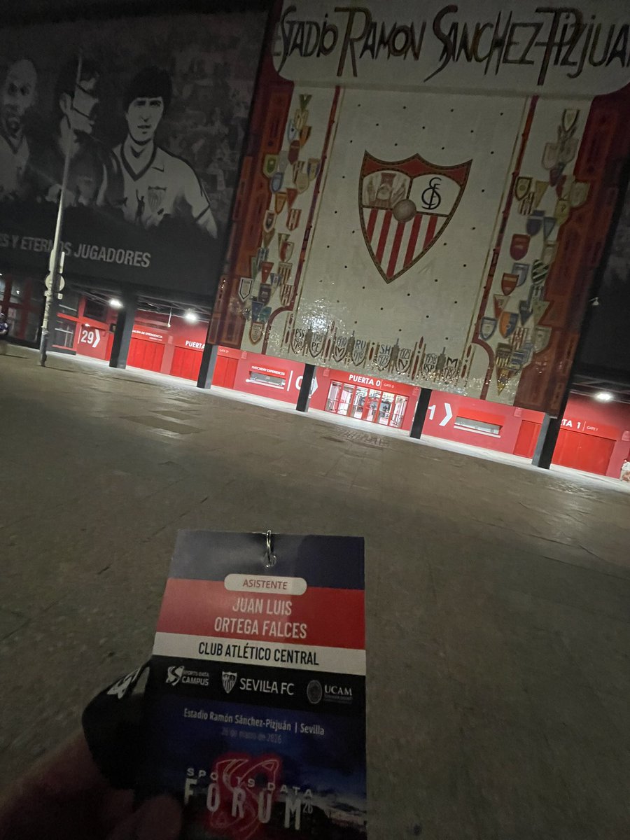 JLuiScout_'s tweet photo. ⚽️ Muy feliz por asistir al #SDForum26 en el día de ayer, organizado por @SportsDataCamp y el @SevillaFC, junto a la colaboración de la @UCAM.

📊 Un año más disfrutando la jornada con amigos, haciendo nuevas amistades y enriqueciéndonos con el dato y los ponentes.

👣 ¡Seguimos! https://t.co/tptTy1BL9S