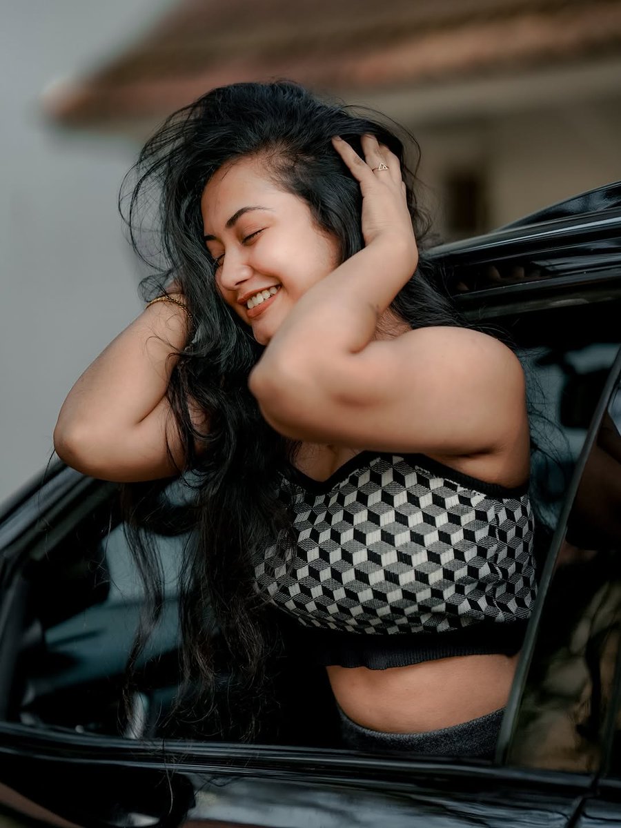 Bi_curious tweet media