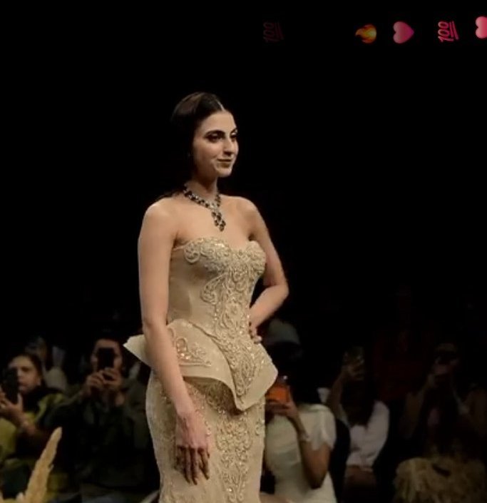 LBaww70797's tweet photo. Dudee she slayed af!!! 😭🔥

TFW SHOWSTOPPER FARHANA

#FarrhanaBhatt #FarrhanaRebellions #FarrhanaBhatt𓃵 https://t.co/C0Dp4Fp27H