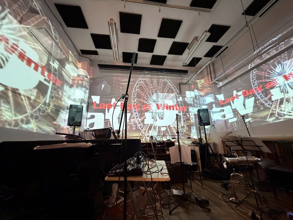 るーざー tweet media