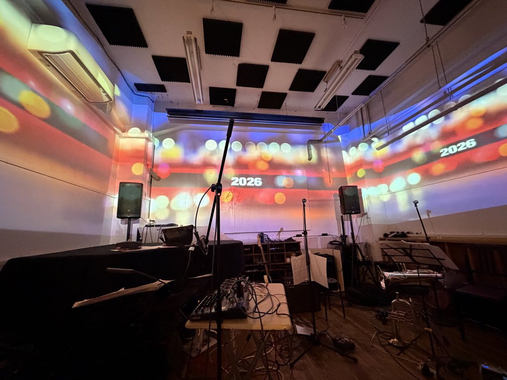 るーざー tweet media