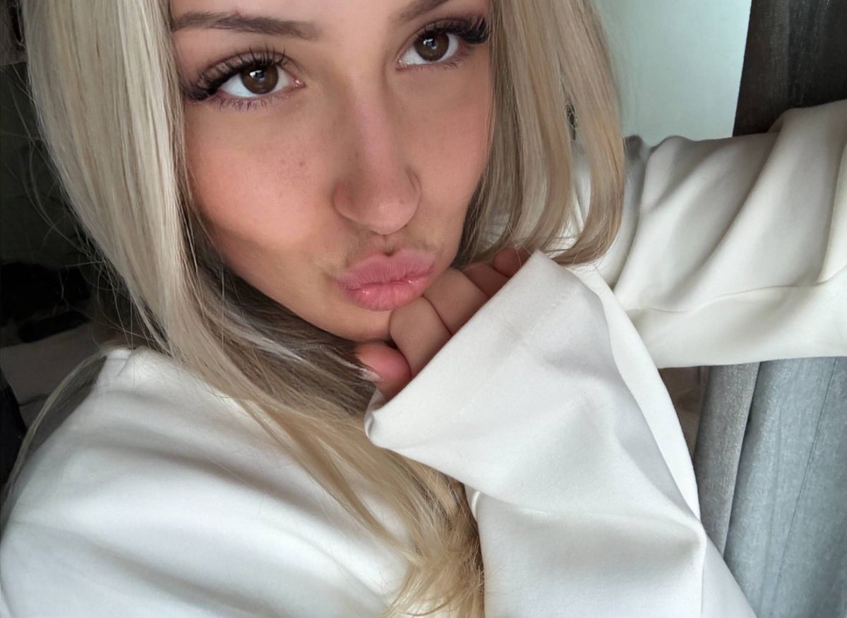 Carolin 🎀 tweet media