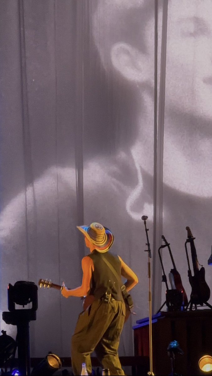 Mike misses Colombrina 🥺🇨🇴💋 tweet media