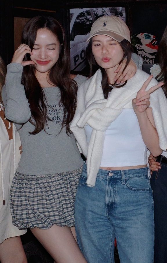 🧡🤍🩷 tweet media