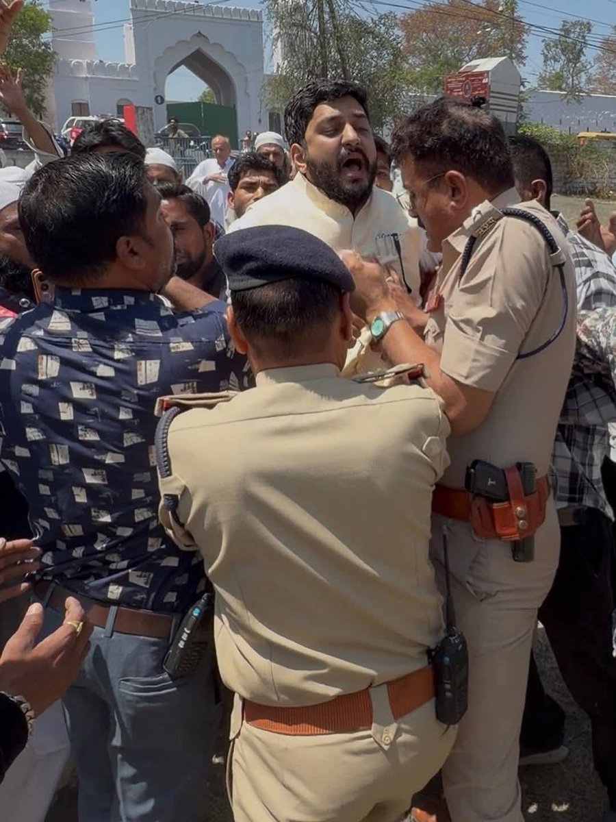 Alam babu tweet media