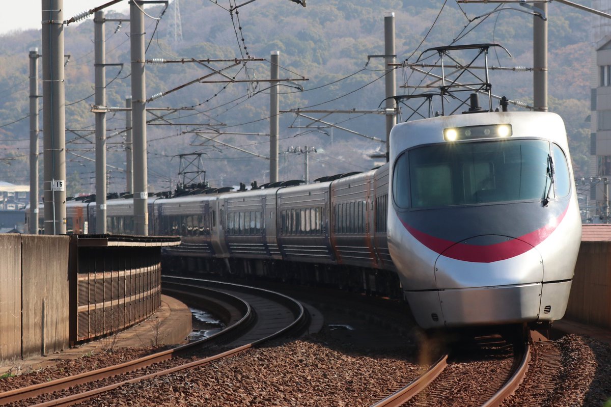 seto_number91's tweet photo. 3M+1003M 特急しおかぜ・いしづち3号
33D 特急南風3号
5M+1005M 特急しおかぜ・いしづち5号
35D 特急南風5号

南風は増結した4Bでの運行でした https://t.co/Ek3G7qXklk