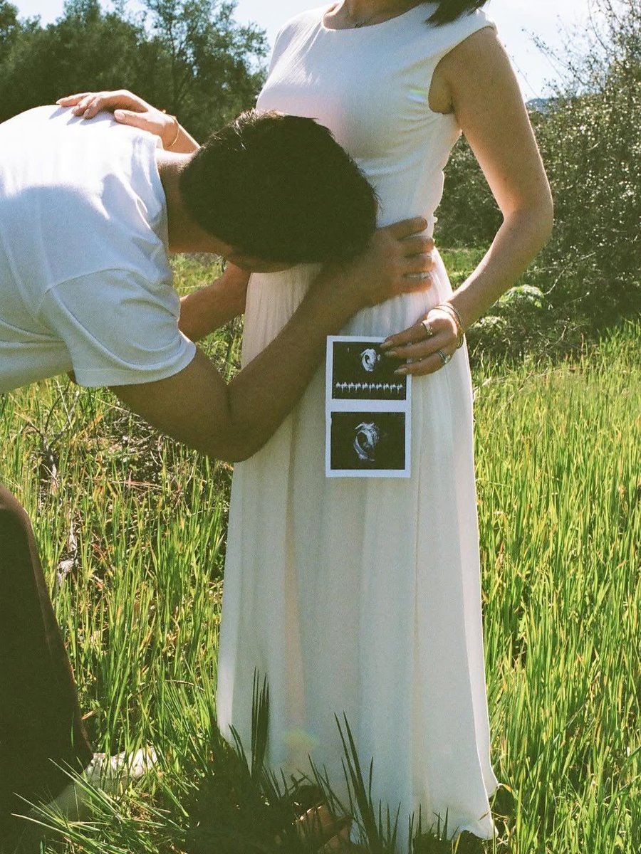 GilbertoBrenis's tweet image. #TaylorLautner y #TaylorDome esperan su primer hijo juntos. ¡Felicidades!