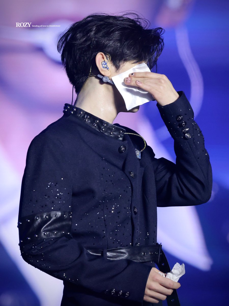 𝐑𝐎𝐙𝐘 tweet media