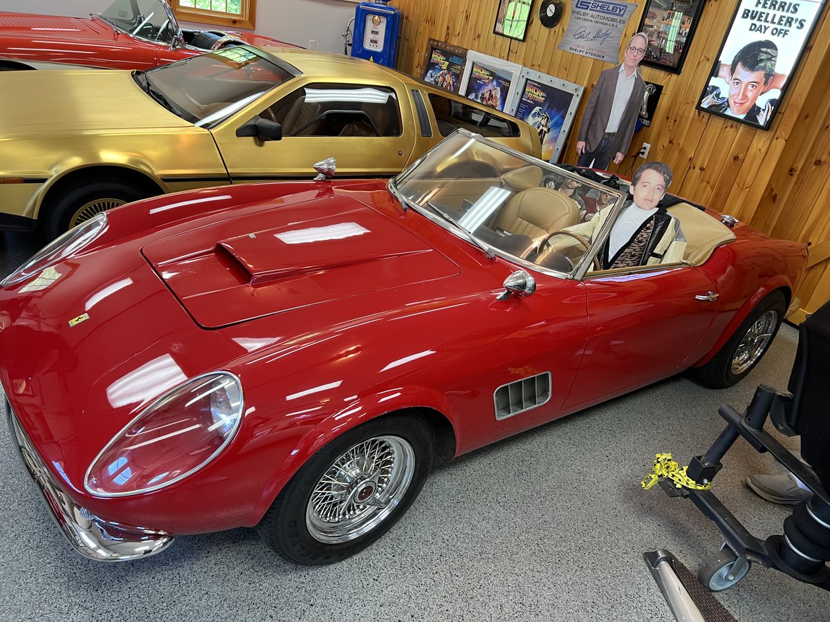 CardiacDrop's tweet image. “He knows the mileage, Ferris..”
#FastFriday 🚗💨 #SaveFerris