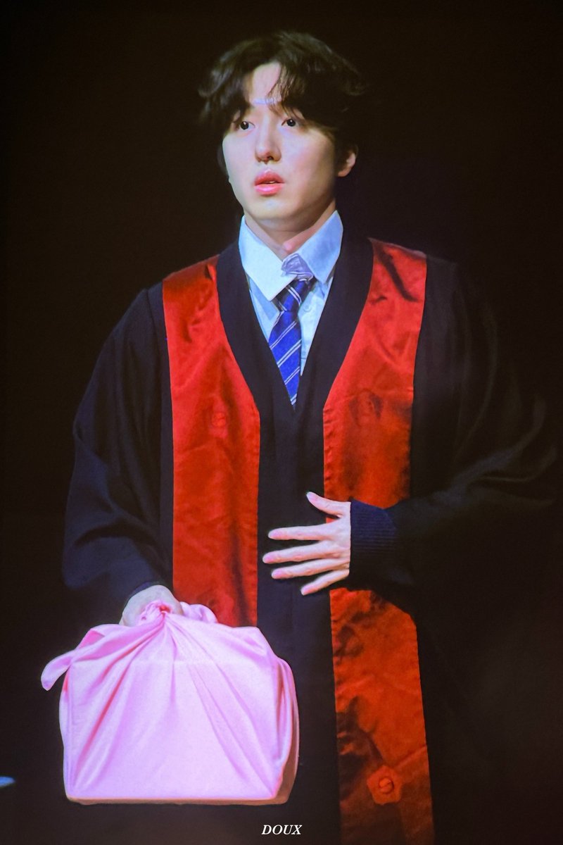 𝑫𝑶𝑼𝑿 tweet media