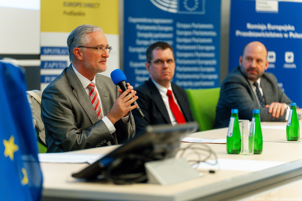WBialystok's tweet image. O przyszłości Europy w czasach wojny i międzynarodowej niepewności rozmawiano na #UwB w ramach debaty European Future Talks 2026. W spotkaniu udział wziął prezydent #Białystok @TTruskolaski, który podkreślił znaczenie dialogu i współpracy międzynarodowej: facebook.com/bialystokUM/po….