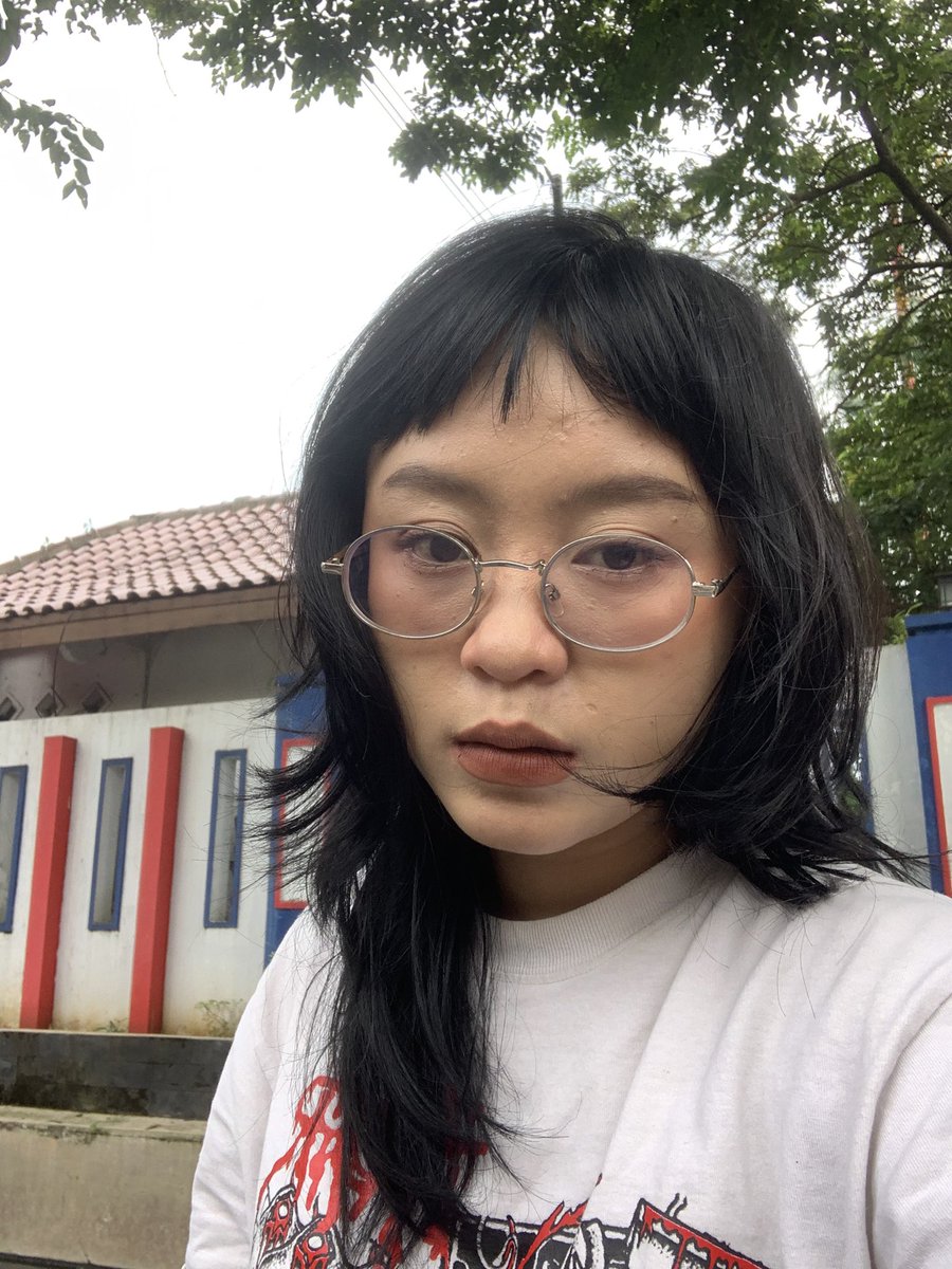 sheschaospersonified tweet media