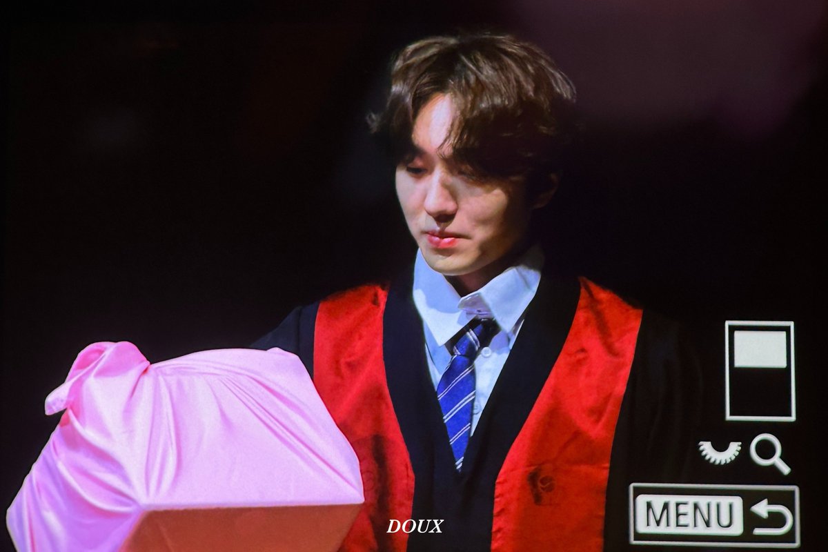 𝑫𝑶𝑼𝑿 tweet media