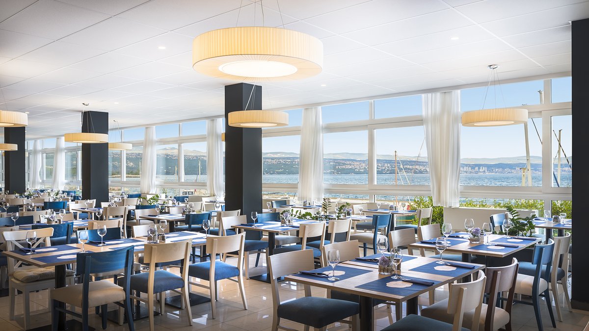 LiburniaHotels's tweet photo. At Hotel Istra, master the art of staying a little longer. An interior breathes with the colours of the coast: sea-inspired blues, view of the mountain shadows and warm, golden hues that wrap around you like the last light of day. A setting designed to be felt. https://t.co/fqnUHO1rXH