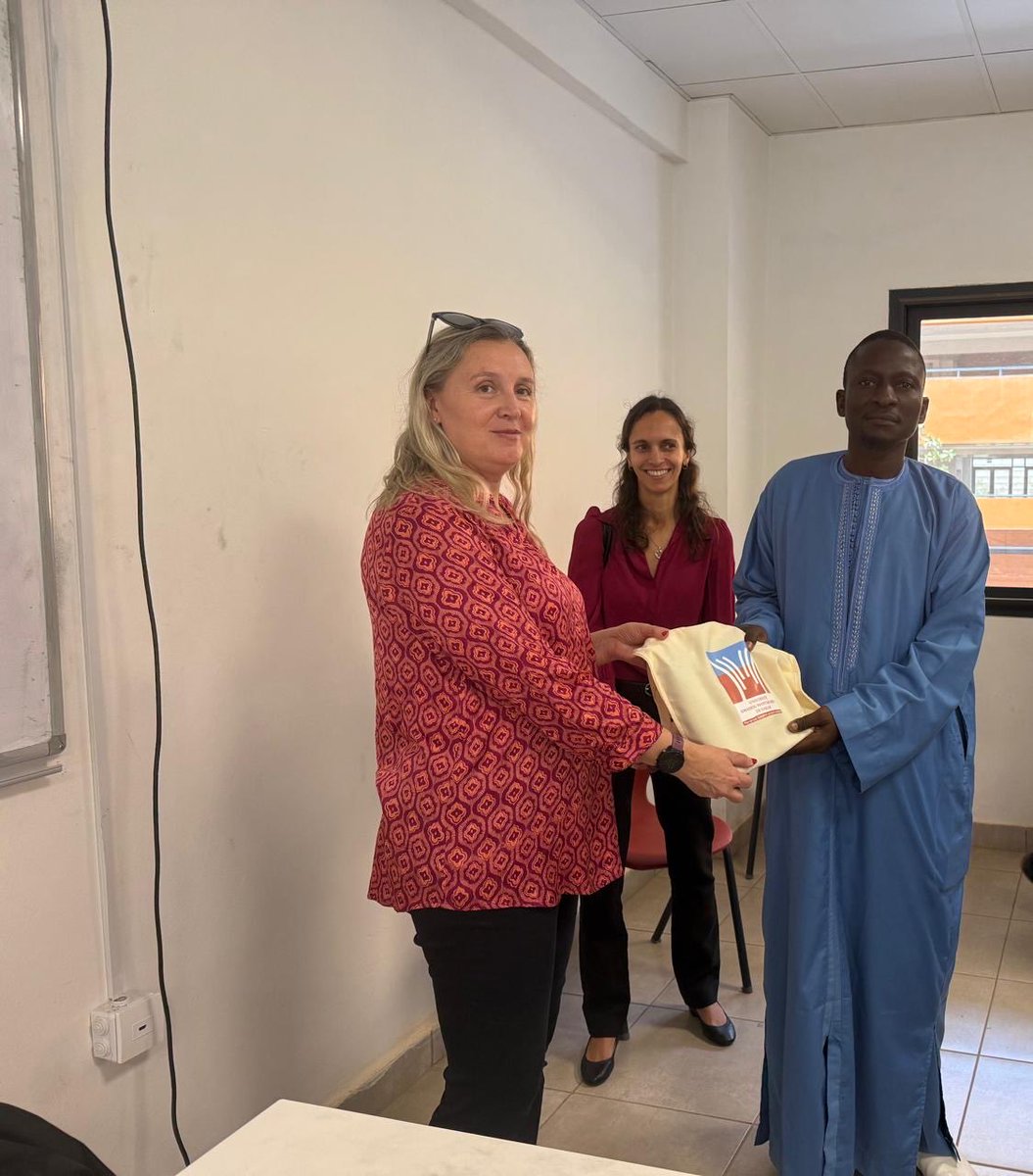 Centre de Langues tweet media