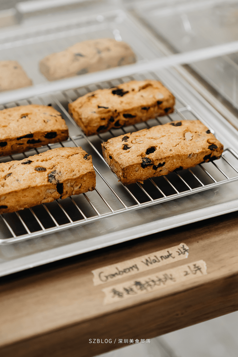 alix unwin tweet media