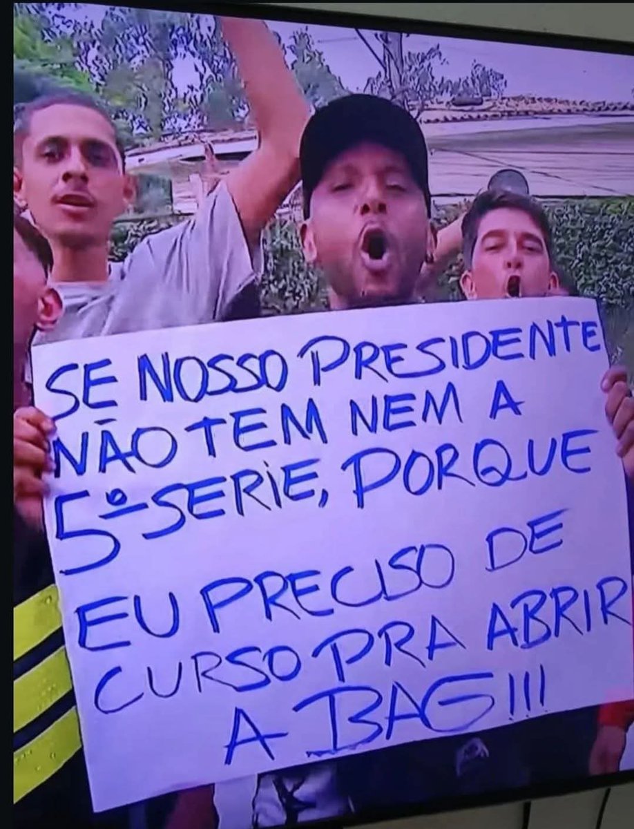 <a href="/GuilhermeBoulos/">Guilherme Boulos</a> Vc lembra de quem sancionou a lei do curso obrigatório? Seu painho. Agora quer pagar de defensor da classe? E outra, infelizmente, vc fala pelo governo e  não te demos esta autorização para tentar acabar com o trabalho de milhões de brasileiros.
